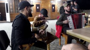 Чеченцы отдыхают - День рождения друга и поют Чеченские песни