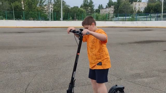 Ninebot KickScooter Powered by SEGWAY испытание смотреть онлайн