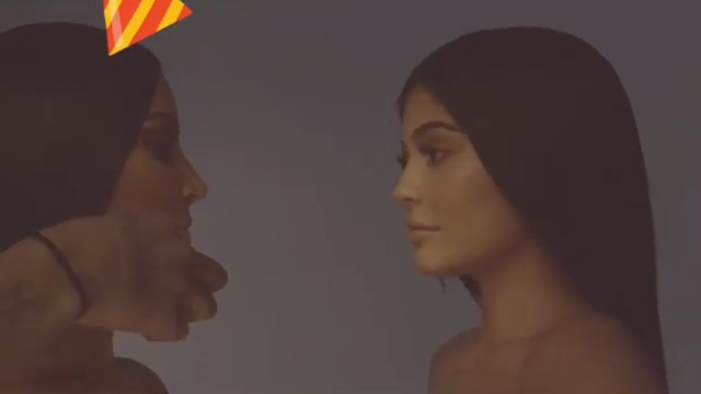 Кайли Дженнер поздравила Ким Кардашьян с 38-летием