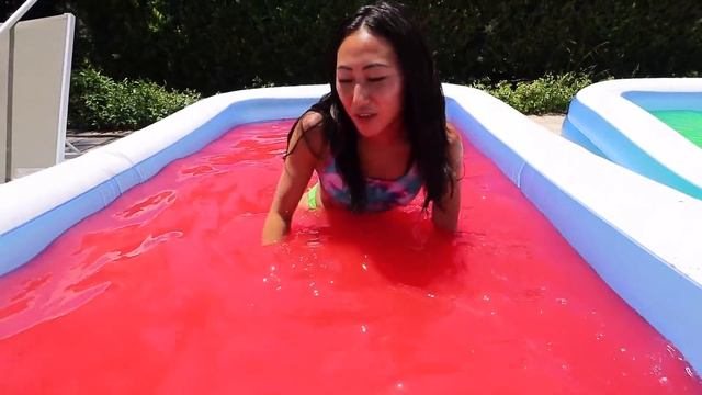 Last To Leave The ONE Color POOL Challenge Wins!! смотреть онлайн