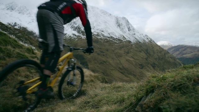 First Up, First Down - Steve Peat Downhill Mountain Biking in the Scottish Highlands смотреть онлайн