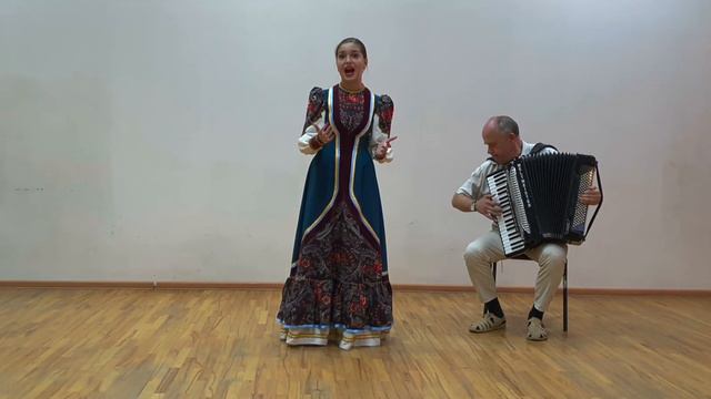 Белая Алена "Растет в Волгограде березка " смотреть онлайн