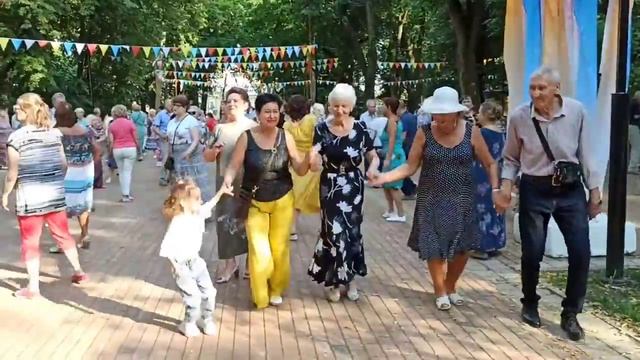 ТАНЦЫ В ПАРКЕ ГОРОДСКОМ ?пенсионеры в ритме танца 1 августа 2021 г. #танцы#Калуга#парк смотреть онлайн