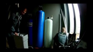 Монтаж станции очистки воды в коттедже