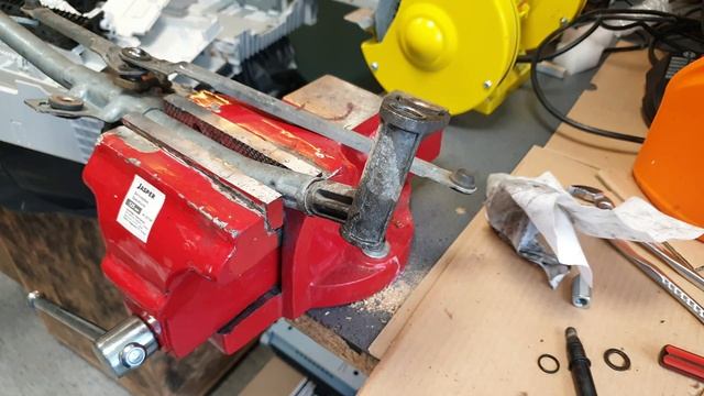 VW GOLF MK4 | FIX SLOW moving or seized windshield wipers смотреть онлайн