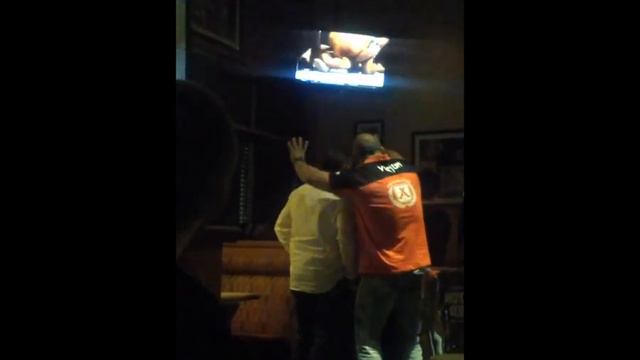 Wanderlei Silva смотрит бой Маурисио "Шогун" Руа и Чейл Соннен смотреть онлайн