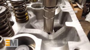 Капитальный ремонт двигателя Ford Transit 2.2 (фрагмент сборки)