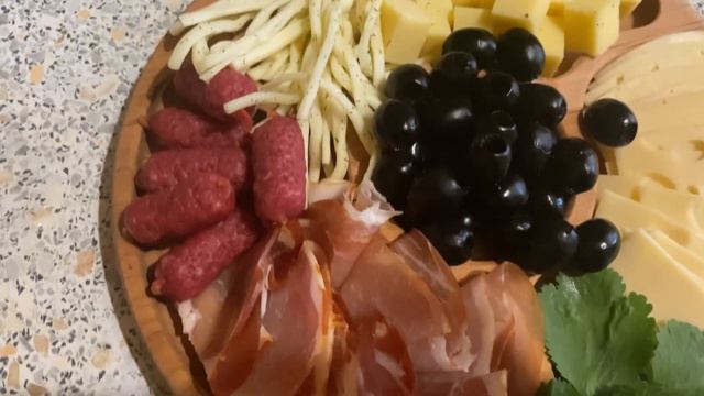 Праздничный стол на День Рождения смотреть онлайн