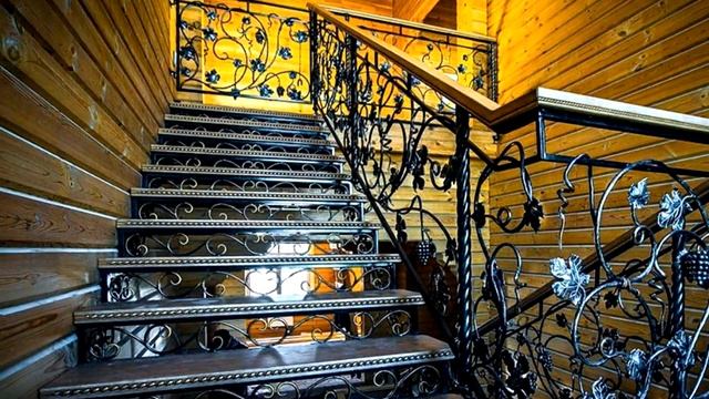 лестница дома с коваными перилами и коваными подступенками смотреть онлайн