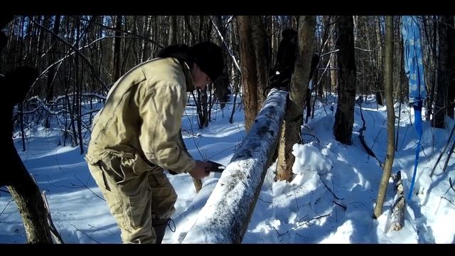 Отмечаем 23 февраля в лесу. Готовим шашлык и запечную картошку на углях смотреть онлайн