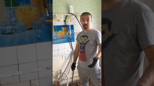 Меняем старые полы, стелим ламинат смотреть онлайн