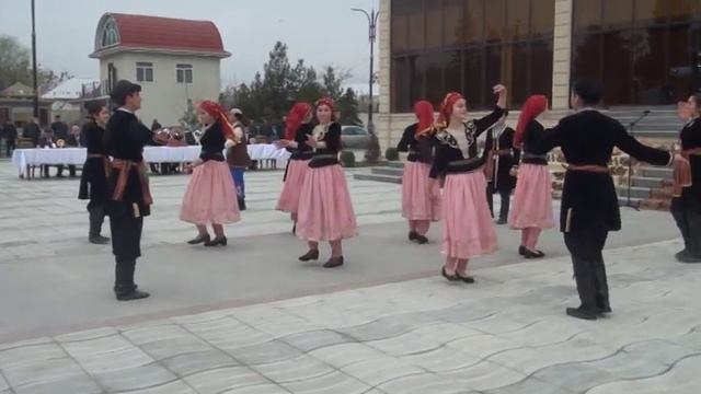 Bənövşə rəqsi – Saatlı rayon Nəsimikənd kənd Folklor evinin “Adıgün” Türk Xalq Folklor kollektivi смотреть онлайн