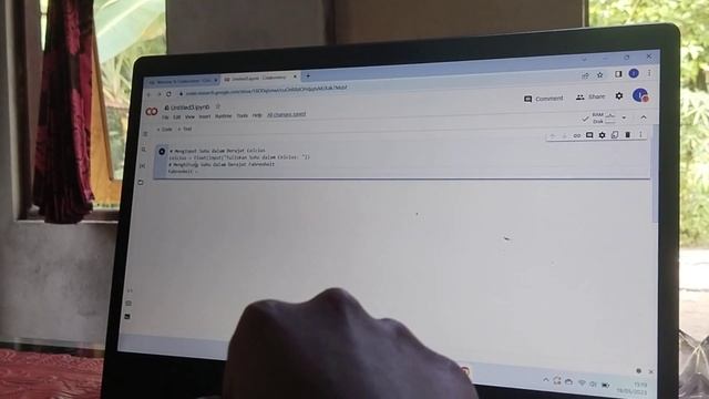 Mengubah Celcius menjadi Fahrenheit menggunakan Google Collab and Python смотреть онлайн