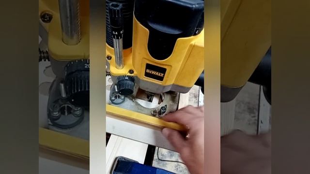 Каретка для фрезеровки деревянных столбов для лестницы. смотреть онлайн