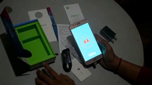 Moto G5s Plus with 13 MP Dual Camera Unboxing & Overview смотреть онлайн