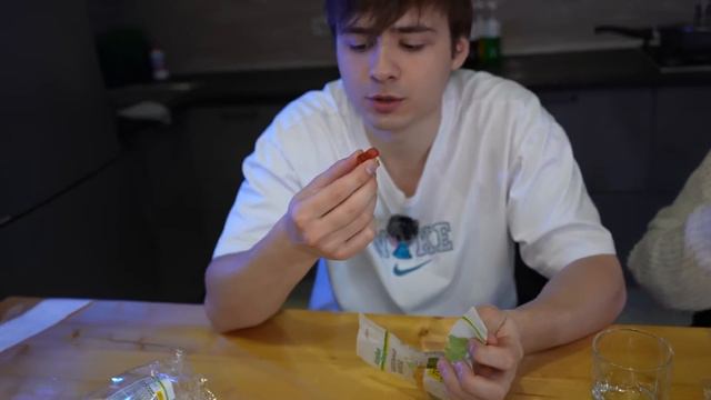 Пробуем САМЫЕ ДЕШЕВЫЕ ПРОДУКТЫ ИЗ АШАНА челлендж смотреть онлайн