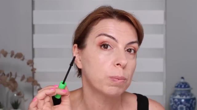 YENİ ÜRÜNLERLE MAKYAJ