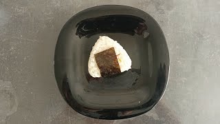 Как сделать онигири с огурцом и рыбой. смотреть онлайн