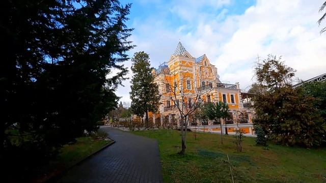 Парк "Ривьера" , дом Хлудова. Магнолии "космические".?ЛАЗАРЕВСКОЕ СЕГОДНЯ?СОЧИ. смотреть онлайн