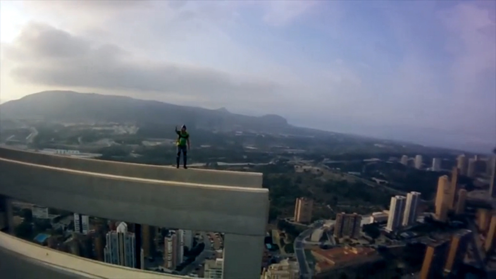 Бейсджамп в Испании смотреть онлайн