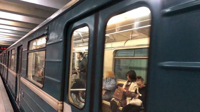 81-717/714.5М На станции Юго-Западная смотреть онлайн