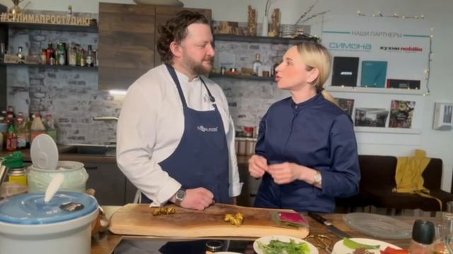 Андрей Сулима и Сабина Мельничук. Смерребред с копченой форелью и свекольным гумусом. смотреть онлайн