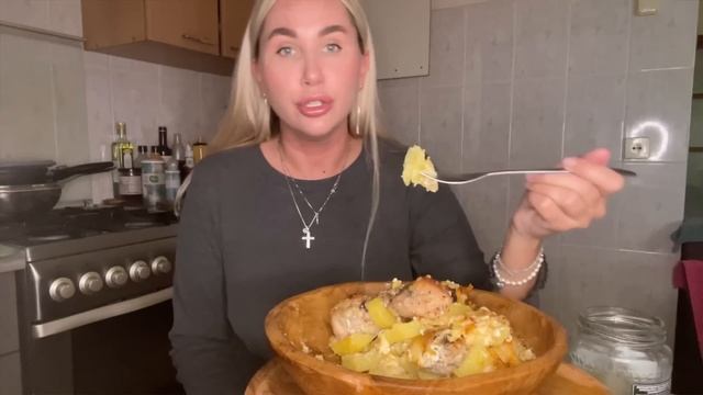 МУКБАНГ/ЗВЕНЯЩАЯ ПОШЛОСТЬ/КУРОЧКА В ДУХОВКЕ ?? смотреть онлайн