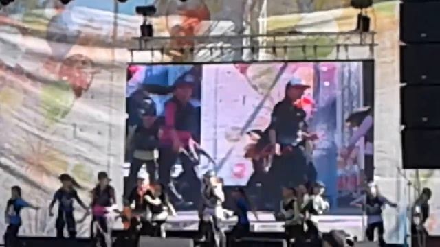 Аришка танцует: "Пингвин колбасер" смотреть онлайн