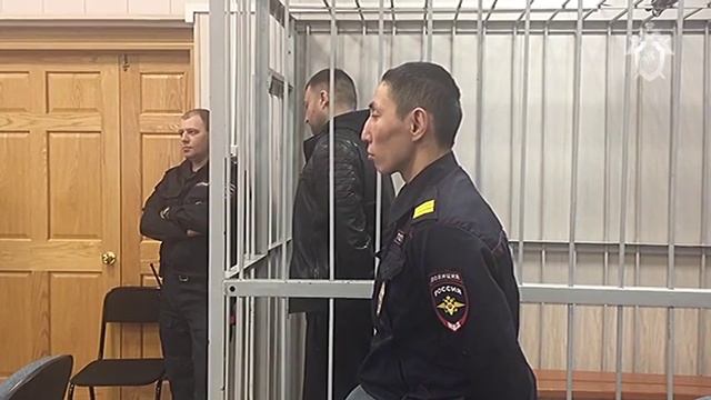 Два сотрудника ОБЭП Магадана обвиняются в получении взяток и превышении полномочий смотреть онлайн