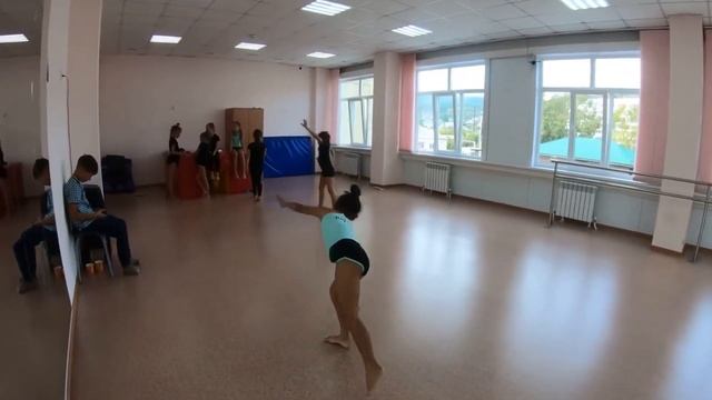 Гимнастика колесо в шпагат и со стойкой смотреть онлайн