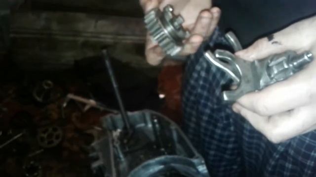 Сборка коробки переключения передач Иж Юпитер смотреть онлайн