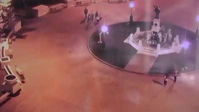 В Оренбурге студенты одели Ленина в белый халат смотреть онлайн