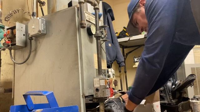 Old Hydrotherm HC-145 Gas Boiler with Leaking Millivolt Gas Valve Brought Back to Life & Clean! смотреть онлайн