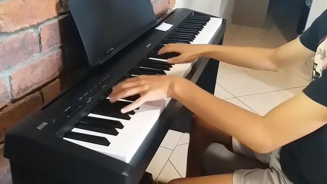 Clash Royale Battle Theme - on Piano! смотреть онлайн