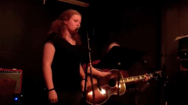 Olivia sings "How High The Moon" and "Blue" смотреть онлайн