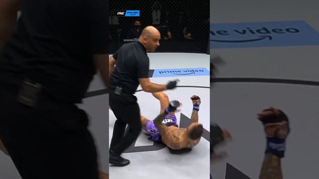 Лоукиком разбил колено! [НОКАУТ] смотреть онлайн