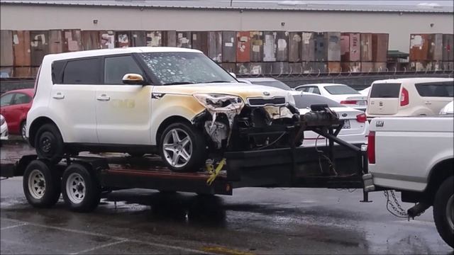12-23-15 Work, Kia Soul comes in with fire damage смотреть онлайн