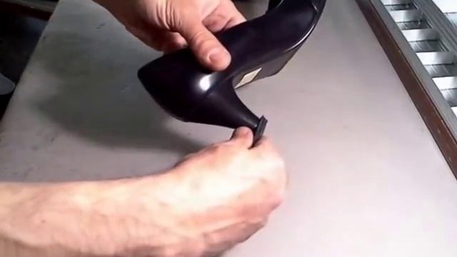 Как поменять набойки на женских туфлях Видео урок 1 Ремонт обуви смотреть онлайн