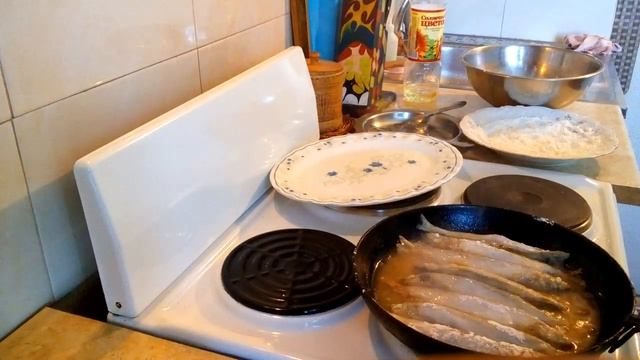 Вкусная радость. Жареная мойва, вкусна и это неоспоримо! Не чистим! смотреть онлайн