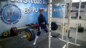 У девушек махи гири тяжелая тяга. Спортстудия Г. Зобача