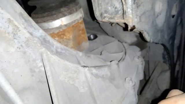 Cómo cambiar el ACEITE de la TRANSMISIÓN MANUAL del Nissan Tiida смотреть онлайн
