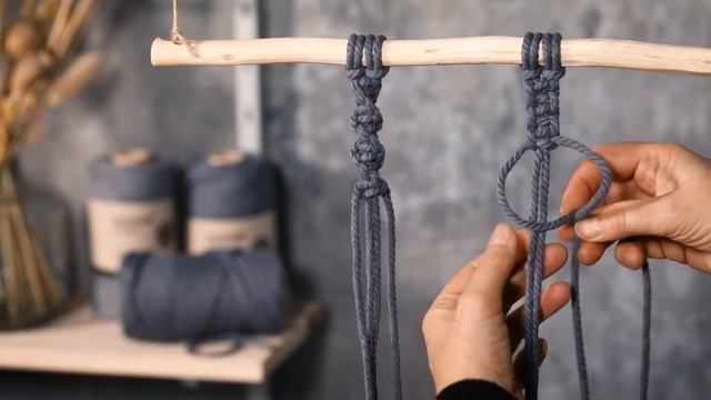How to tie a single and a double knot with macramé смотреть онлайн