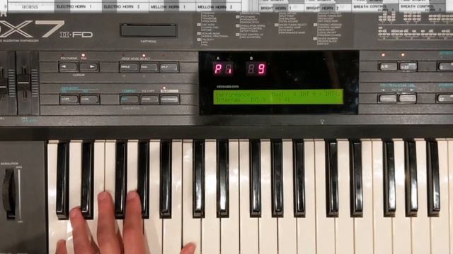 TX816 factory patches on 3 DX7iiFDs and a TX802 смотреть онлайн