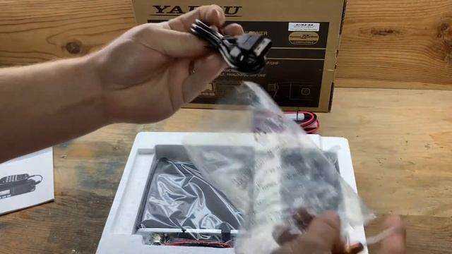 Yaesu FTM-7250DR - TLDR Unboxing