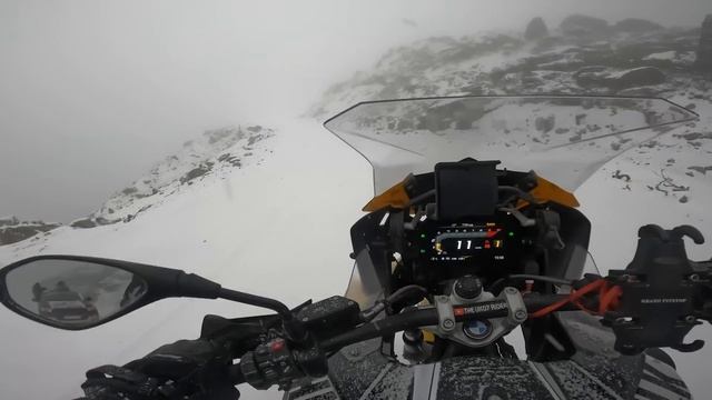 Apni Bmw 1250 GSA Ka Itna Bada Crash Hogaya World's Dangerous Road Pr ? смотреть онлайн