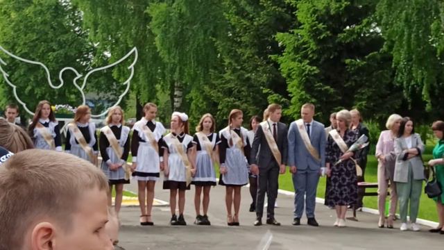 Беларусь. Звенит последний звонок в Остромичской средней школе 29 мая 2021. смотреть онлайн