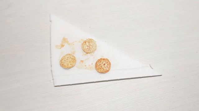 Лепим блины с икрой на масленицу из бумажной глины. Как сделать миниатюрные блины. смотреть онлайн