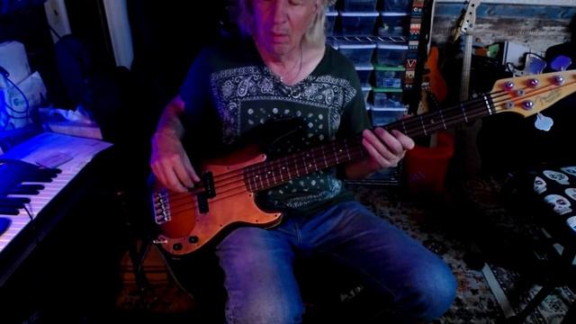 5 string Precision Bass Customer relic. смотреть онлайн