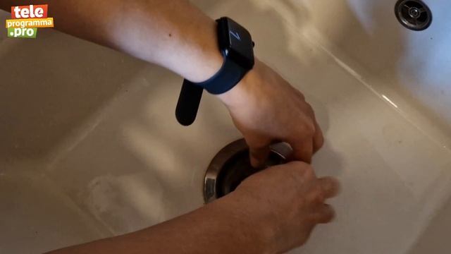 Как в два счета почистить слив на кухне смотреть онлайн