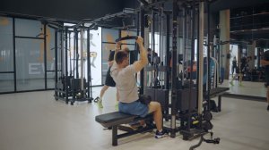 Тяга вертикального блока параллельным хватом/ Vertical cable row parallel grip